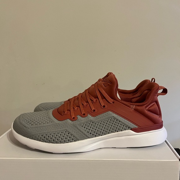 APL Men’s Techloom Tracer in  Cedarwood/Cement/White size 8 men’s